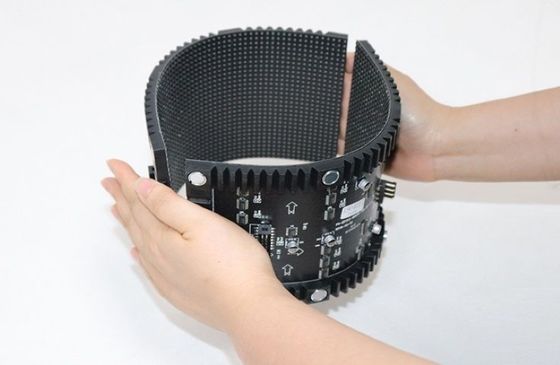 Pantalla LED de columna flexible con ROHS para publicidad en tiendas minoristas de China