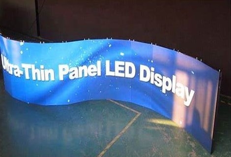 El anuncio publicitario llevó la exhibición flexible FPC 200W/M2 1 64s de la cortina del módulo