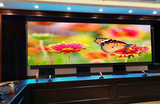 Pequeña pantalla LED 600nits 1000cd/M2 del pixel de la echada fina interior de SMD para la difusión