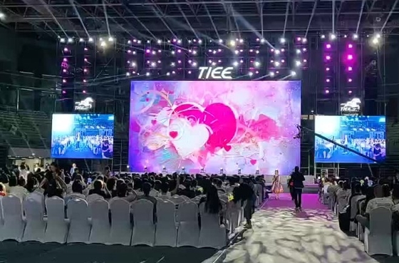 El alto de la pantalla HD del contexto de la etapa de P2.976 P3.91 P4.81 LED restaura brillo ajustable
